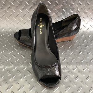 Cole Haan NikeAir Black Patent Leather Wedges Peep Toe Shoes Women's 7.5 B